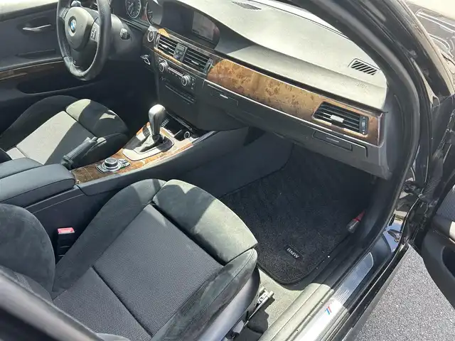 ＢＭＷ ３２５ｉ Mスポーツ 滋賀県 2009(平21)年 12.1万km 黒 ・パワーシート/・スマートキー/・後付バックカメラ＆モニター/・リアスポイラー/・DVD再生機能付き純正ナビ