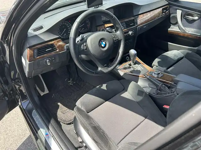 ＢＭＷ ３２５ｉ Mスポーツ 滋賀県 2009(平21)年 12.1万km 黒 ・パワーシート/・スマートキー/・後付バックカメラ＆モニター/・リアスポイラー/・DVD再生機能付き純正ナビ