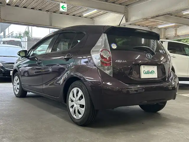 トヨタ アクア G ブラックソフトレザーセレ 愛知県 2014(平26)年 3.9万km ディープアメジストマイカメタリック 社外ナビ(AM/FM/CD/フルセグ)/バックカメラ/ETC/ハロゲンオートライト/レザーシート/純正フロアマット/取扱説明書/スペアキー/スマートキー