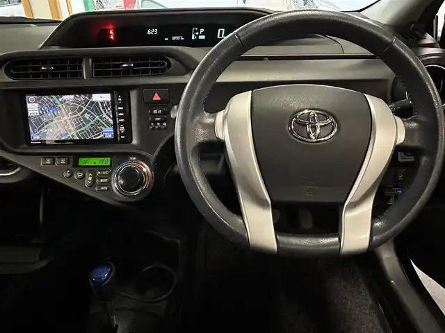 トヨタ アクア G ブラックソフトレザーセレ 愛知県 2014(平26)年 3.9万km ディープアメジストマイカメタリック 社外ナビ(AM/FM/CD/フルセグ)/バックカメラ/ETC/ハロゲンオートライト/レザーシート/純正フロアマット/取扱説明書/スペアキー/スマートキー