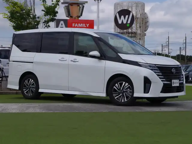 日産 セレナ e－パワー ハイウェイスター V 千葉県 2023(令5)年 2万km プリズムホワイト エマージェンシーブレーキ/プロパイロット/インテリジェントクルーズコントロール/インテリジェントルームミラー/ハンズフリー両側パワースライドドア/純正コネクトナビ/地デジTV/【Bluetooth接続】/アラウンドビューモニター/ドライブレコーダー（DC-XR2）/革巻きステアリング/ステアリングスイッチ/ETC/LEDヘッドライト/ウインカーミラー/純正16インチアルミホイル/サイド/カーテンエアバッグ/インテリジェントキー