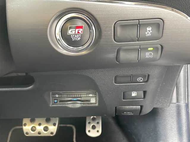トヨタ プリウス ＰＨＶ S GRスポーツ 愛知県 2018(平30)年 8.1万km アティチュードブラックマイカ /禁煙//純正11.6型ナビ/Bluetooth/フルセグ//バックカメラ/ビルトインETC2.0//デジタルインナーミラー型ドラレコ//ハーフレザーシート//前席シートヒーター//純正18インチAW//ACC/LTA/PCS//横滑り防止装置//盗難防止装置//本革巻きステアリング//ステアリングスイッチ//LEDオートライト//オートマチックハイビーム//フロントフォグランプ//リアフォグランプ//純正トノカバー//純正フロアマット//ドアバイザー//新車時保証書//取扱説明書//スペアスマートキー