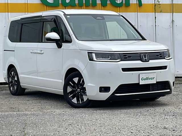 ホンダ ステップワゴン eHEV エアー 大阪府 2023(令5)年 1.4万km プラチナホワイトパール 外部検査実施済み/ワンオーナー/純正メモリナビ【LXM237VFNi】/(DVD/フルセグTV/Bluetooth/USB/MSV)/バックカメラ/純正フリップダウンモニター/両側パワースライドドア/ホンダセンシング/・衝突軽減ブレーキ/・アダプティブクルーズコントロール/・車線維持支援システム/・路外逸脱抑制機能/・誤発進抑制機能/・先行車発進お知らせ機能/・標識認識機能/・歩行者事故低減ステアリング/・後方誤発進抑制機能/・誤発進抑制機能/・近距離衝突軽減ブレーキ/・トラフィックジャムアシスト/・オートハイビーム/純正16インチアルミホイール/スマートキー/LEDヘッドライト/ビルトインETC/新車時保証書/取扱説明書