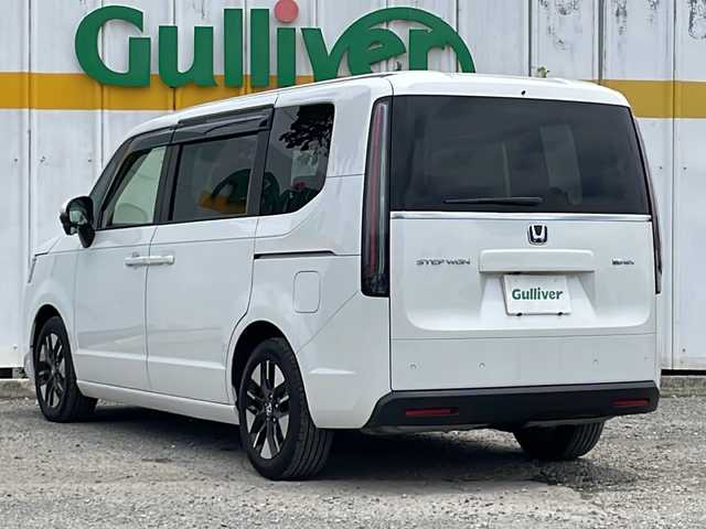 ホンダ ステップワゴン eHEV エアー 大阪府 2023(令5)年 1.4万km プラチナホワイトパール 外部検査実施済み/ワンオーナー/純正メモリナビ【LXM237VFNi】/(DVD/フルセグTV/Bluetooth/USB/MSV)/バックカメラ/純正フリップダウンモニター/両側パワースライドドア/ホンダセンシング/・衝突軽減ブレーキ/・アダプティブクルーズコントロール/・車線維持支援システム/・路外逸脱抑制機能/・誤発進抑制機能/・先行車発進お知らせ機能/・標識認識機能/・歩行者事故低減ステアリング/・後方誤発進抑制機能/・誤発進抑制機能/・近距離衝突軽減ブレーキ/・トラフィックジャムアシスト/・オートハイビーム/純正16インチアルミホイール/スマートキー/LEDヘッドライト/ビルトインETC/新車時保証書/取扱説明書
