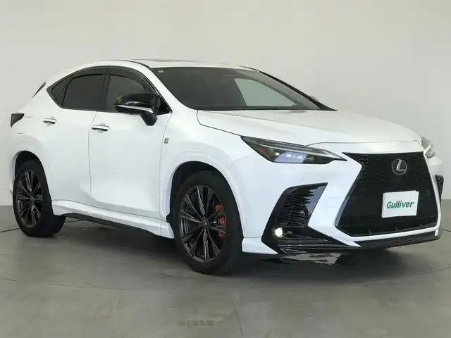 レクサス ＮＸ 450h+ Fスポーツ 愛知県 2023(令5)年 3.4万km ホワイトノーヴァガラスフレーク PHEV/開閉式サンルーフ/Fスポーツオレンジキャリパー/純正外装オプション/フロントスポイラー/エアロミラー/TRD4本出しマフラー/リアスポイラー/プロジェクションカーテシイルミ/純正ディスプレイオーディオ/フルセグTV/ナビ機能付き/HDMI入力/置くだけ充電/デジタルインナーミラー/純正前後ドラレコ/ETC2.0/レクサスセーフティシステム＋/ドアバイザー/純正20インチAW