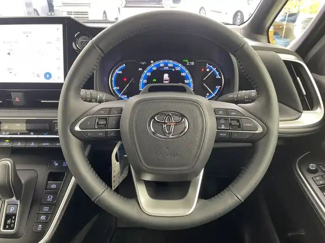 トヨタ ノア ハイブリッド 愛知県 2024(令6)年 0.8万km ホワイトパールクリスタルシャイン 純正10型ナビ/・AppleCarPlay/・Bluetooth/・フルセグ/・DVD/・CD/フリップダウンモニター/ETC/パノラマミックビューモニター/前後ドライブレコーダー/両側パワースライドドア/追従型クルコン/ABS/BSM/レーンキープアシスト/横滑り防止装置/イモビライザー/オートライト/オートマチックハイビーム/衝突軽減システム/LEDヘッドライト/純正アルミホイール