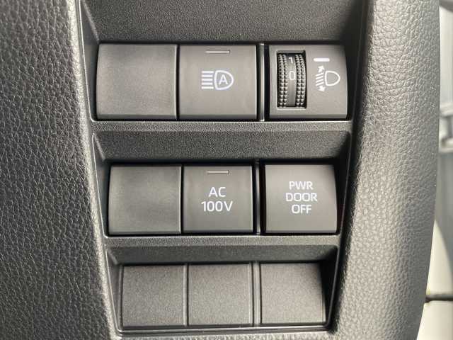 トヨタ ノア ハイブリッド 愛知県 2024(令6)年 0.8万km ホワイトパールクリスタルシャイン 純正10型ナビ/・AppleCarPlay/・Bluetooth/・フルセグ/・DVD/・CD/フリップダウンモニター/ETC/パノラマミックビューモニター/前後ドライブレコーダー/両側パワースライドドア/追従型クルコン/ABS/BSM/レーンキープアシスト/横滑り防止装置/イモビライザー/オートライト/オートマチックハイビーム/衝突軽減システム/LEDヘッドライト/純正アルミホイール