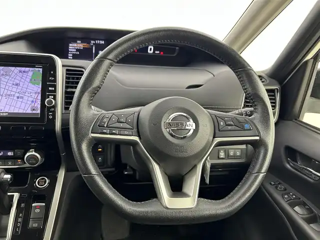 日産 セレナ ハイウェイスター プロパイロットED 愛知県 2017(平29)年 6.8万km ブリリアントホワイトパール 2トーン プロパイロット/両側パワスラ/純正9インチナビ/（Bluetooth/CD/Blu-ray/フルセグTV/HDMI）/バックカメラ/後席フリップダウン/衝突軽減ブレーキシステム/車線逸脱警告システム/車線逸脱防止システム/ドライブレコーダー/純正LEDヘッドライト/純正フロアマット/ドアバイザー/ETC/コーナーセンサー