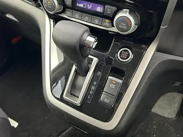 日産 セレナ ハイウェイスター プロパイロットED 愛知県 2017(平29)年 6.8万km ブリリアントホワイトパール 2トーン プロパイロット/両側パワスラ/純正9インチナビ/（Bluetooth/CD/Blu-ray/フルセグTV/HDMI）/バックカメラ/後席フリップダウン/衝突軽減ブレーキシステム/車線逸脱警告システム/車線逸脱防止システム/ドライブレコーダー/純正LEDヘッドライト/純正フロアマット/ドアバイザー/ETC/コーナーセンサー