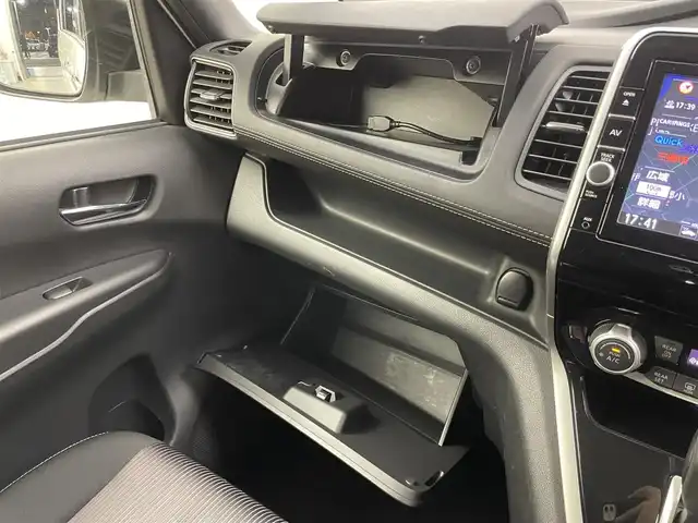 日産 セレナ ハイウェイスター プロパイロットED 埼玉県 2017(平29)年 6.8万km ブリリアントホワイトパール 2トーン プロパイロット/純正9インチナビ/　Bluetooth CD DVD フルセグTV HDMI/バックカメラ/フリップダウンモニター/衝突軽減ブレーキシステム/車線逸脱警告システム/車線逸脱防止システム/コーナーセンサー/両側パワースライドドア /ドライブレコーダー/純正LEDヘッドライト/純正フロアマット/ドアバイザー/ETC