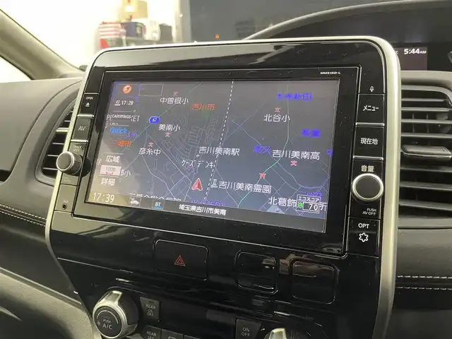 日産 セレナ ハイウェイスター プロパイロットED 埼玉県 2017(平29)年 6.8万km ブリリアントホワイトパール 2トーン プロパイロット/純正9インチナビ/　Bluetooth CD DVD フルセグTV HDMI/バックカメラ/フリップダウンモニター/衝突軽減ブレーキシステム/車線逸脱警告システム/車線逸脱防止システム/コーナーセンサー/両側パワースライドドア /ドライブレコーダー/純正LEDヘッドライト/純正フロアマット/ドアバイザー/ETC