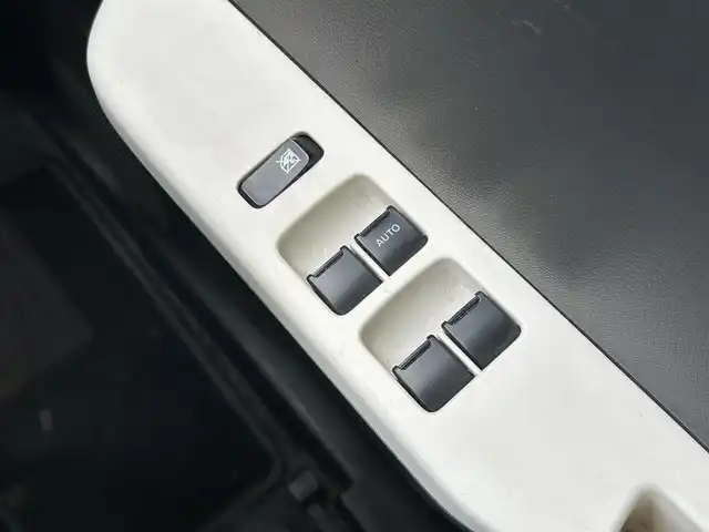 スズキ アルト L 静岡県 2015(平27)年 10万km シルキーシルバーメタリック CD再生/AUX入力端子/AM/FM/リモコンキー/運転席シートヒーター/ABS/横滑り防止装置/純正ドアバイザー/純正フロアマット/保証書/取扱説明書