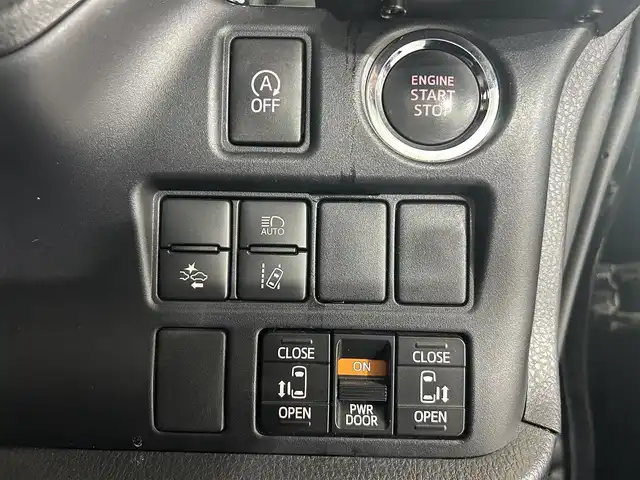 トヨタ ヴォクシー ZS 煌 佐賀県 2017(平29)年 7.3万km ブラック アルパイン10インチナビ/モデリスタエアロ/プリクラッシュセーフティ/レーンキープアシスト/オートハイビーム/クルーズコントロール/コーナーセンサー/バックカメラ/フルセグテレビ/CD/DVD/BT/SD/FM.AM/社外シートカバー/ビルトインETC/純正フロアマット/ドアバイザー/純正16インチアルミホイール/保証書/プッシュスタート/スマートキー