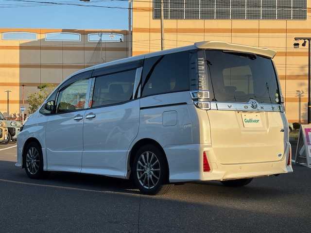 トヨタ ヴォクシー ハイブリッド ZS 煌Ⅱ 宮城県 2020(令2)年 5.7万km ホワイトパールクリスタルシャイン 登録時走行距離56155km/・ＡＬＰＩＮＥ１０ｉｎｔナビ/　CD/DVD/BT/・フルセグテレビ/・衝突軽減ブレーキ/・バックカメラ/・両側パワースライドドア/・コーナーセンサー前後/・ドライブレコーダー前後/・前席シートヒーター/・クルーズコントロール/・プッシュスタート/・スマートキー/・純正フロアマット