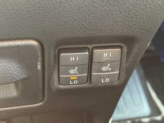 トヨタ ヴォクシー ハイブリッド ZS 煌Ⅱ 宮城県 2020(令2)年 5.7万km ホワイトパールクリスタルシャイン 登録時走行距離56155km/・ＡＬＰＩＮＥ１０ｉｎｔナビ/　CD/DVD/BT/・フルセグテレビ/・衝突軽減ブレーキ/・バックカメラ/・両側パワースライドドア/・コーナーセンサー前後/・ドライブレコーダー前後/・前席シートヒーター/・クルーズコントロール/・プッシュスタート/・スマートキー/・純正フロアマット