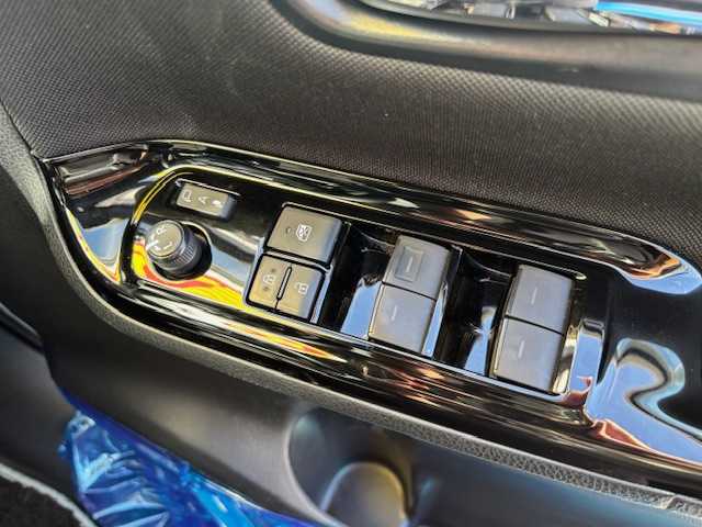 トヨタ ヴォクシー ハイブリッド ZS 煌Ⅱ 宮城県 2020(令2)年 5.7万km ホワイトパールクリスタルシャイン 登録時走行距離56155km/・ＡＬＰＩＮＥ１０ｉｎｔナビ/　CD/DVD/BT/・フルセグテレビ/・衝突軽減ブレーキ/・バックカメラ/・両側パワースライドドア/・コーナーセンサー前後/・ドライブレコーダー前後/・前席シートヒーター/・クルーズコントロール/・プッシュスタート/・スマートキー/・純正フロアマット