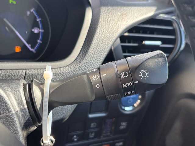 トヨタ ヴォクシー ハイブリッド ZS 煌Ⅱ 宮城県 2020(令2)年 5.7万km ホワイトパールクリスタルシャイン 登録時走行距離56155km/・ＡＬＰＩＮＥ１０ｉｎｔナビ/　CD/DVD/BT/・フルセグテレビ/・衝突軽減ブレーキ/・バックカメラ/・両側パワースライドドア/・コーナーセンサー前後/・ドライブレコーダー前後/・前席シートヒーター/・クルーズコントロール/・プッシュスタート/・スマートキー/・純正フロアマット