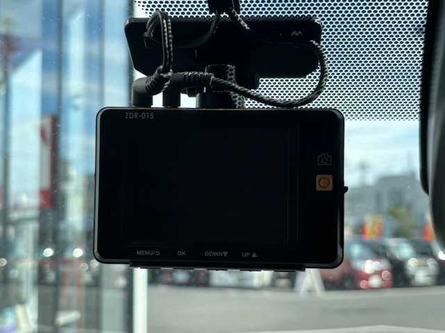 トヨタ ヴォクシー ハイブリッド ZS 煌Ⅱ 宮城県 2020(令2)年 5.7万km ホワイトパールクリスタルシャイン 登録時走行距離56155km/・ＡＬＰＩＮＥ１０ｉｎｔナビ/　CD/DVD/BT/・フルセグテレビ/・衝突軽減ブレーキ/・バックカメラ/・両側パワースライドドア/・コーナーセンサー前後/・ドライブレコーダー前後/・前席シートヒーター/・クルーズコントロール/・プッシュスタート/・スマートキー/・純正フロアマット