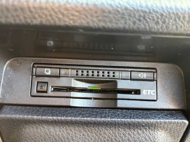 トヨタ ヴォクシー ハイブリッド ZS 煌Ⅱ 宮城県 2020(令2)年 5.7万km ホワイトパールクリスタルシャイン 登録時走行距離56155km/・ＡＬＰＩＮＥ１０ｉｎｔナビ/　CD/DVD/BT/・フルセグテレビ/・衝突軽減ブレーキ/・バックカメラ/・両側パワースライドドア/・コーナーセンサー前後/・ドライブレコーダー前後/・前席シートヒーター/・クルーズコントロール/・プッシュスタート/・スマートキー/・純正フロアマット