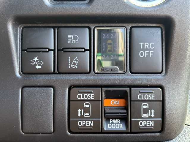 トヨタ ヴォクシー ハイブリッド ZS 煌Ⅱ 宮城県 2020(令2)年 5.7万km ホワイトパールクリスタルシャイン 登録時走行距離56155km/・ＡＬＰＩＮＥ１０ｉｎｔナビ/　CD/DVD/BT/・フルセグテレビ/・衝突軽減ブレーキ/・バックカメラ/・両側パワースライドドア/・コーナーセンサー前後/・ドライブレコーダー前後/・前席シートヒーター/・クルーズコントロール/・プッシュスタート/・スマートキー/・純正フロアマット