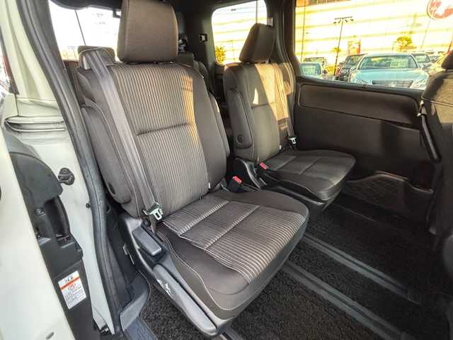 トヨタ ヴォクシー ハイブリッド ZS 煌Ⅱ 宮城県 2020(令2)年 5.7万km ホワイトパールクリスタルシャイン 登録時走行距離56155km/・ＡＬＰＩＮＥ１０ｉｎｔナビ/　CD/DVD/BT/・フルセグテレビ/・衝突軽減ブレーキ/・バックカメラ/・両側パワースライドドア/・コーナーセンサー前後/・ドライブレコーダー前後/・前席シートヒーター/・クルーズコントロール/・プッシュスタート/・スマートキー/・純正フロアマット