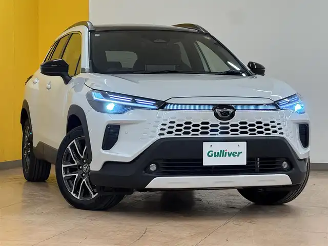 トヨタ カローラ クロス ハイブリッド Z 群馬県 2025(令7)年 0.2万km プラチナホワイトパールマイカ 10.5型純正ナビ(AM/FM BT USB フルセグTV)/追従型クルーズコントロール/パノラマルーフ/全方位カメラ/前席シートヒーター/シートベンチレーション/ステアリングヒーター/ステアリングスイッチ/左右独立温度コントロールオートエアコン/電動パワーバックドア/電動パーキングブレーキ/オートブレーキホールド/ブラインドスポットモニター/LEDヘッドライト/LEDターンライト/LEDクリアランスライト/イルミネーテッドエントリーシステム/充電用端子Type-C/フロントコンソールトレイ/センターコンソーボックス/シートバックポケット/リアセンターアームレスト/プッシュスタート