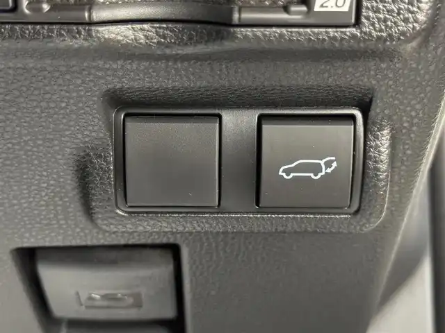 トヨタ カローラ クロス ハイブリッド Z 群馬県 2025(令7)年 0.2万km プラチナホワイトパールマイカ 10.5型純正ナビ(AM/FM BT USB フルセグTV)/追従型クルーズコントロール/パノラマルーフ/全方位カメラ/前席シートヒーター/シートベンチレーション/ステアリングヒーター/ステアリングスイッチ/左右独立温度コントロールオートエアコン/電動パワーバックドア/電動パーキングブレーキ/オートブレーキホールド/ブラインドスポットモニター/LEDヘッドライト/LEDターンライト/LEDクリアランスライト/イルミネーテッドエントリーシステム/充電用端子Type-C/フロントコンソールトレイ/センターコンソーボックス/シートバックポケット/リアセンターアームレスト/プッシュスタート