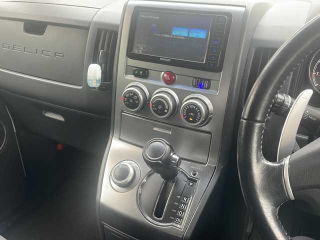 三菱 デリカＤ：５ G パワーパッケージ 福島県 2012(平24)年 10.4万km ウォームホワイトパール 社外SDナビゲーション/・KENWOOD/・フルセグTV/HDMI/BT/SD/CD/DVD/iPod/AM/FM/・SMART USEN/・バックカメラ/・ビルトインETC/D席パワーシート/両側パワースライドドア/・AUTOステップ/3列シート/・ウォークスルー/革張りステアリング/・ステアリングスイッチ/・パドルシフト/電動格納ミラー/・ウィンカーミラー/横滑り防止装置/HIDヘッドライト/・フォグランプ/・オートライト/フロアマット/ドアバイザー/純正18インチAW