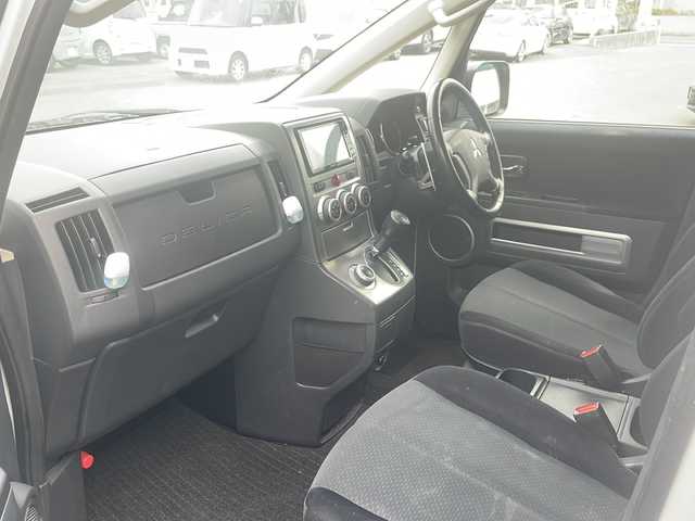 三菱 デリカＤ：５ G パワーパッケージ 福島県 2012(平24)年 10.4万km ウォームホワイトパール 社外SDナビゲーション/・KENWOOD/・フルセグTV/HDMI/BT/SD/CD/DVD/iPod/AM/FM/・SMART USEN/・バックカメラ/・ビルトインETC/D席パワーシート/両側パワースライドドア/・AUTOステップ/3列シート/・ウォークスルー/革張りステアリング/・ステアリングスイッチ/・パドルシフト/電動格納ミラー/・ウィンカーミラー/横滑り防止装置/HIDヘッドライト/・フォグランプ/・オートライト/フロアマット/ドアバイザー/純正18インチAW