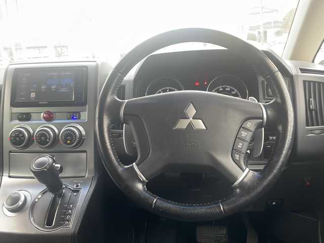 三菱 デリカＤ：５ G パワーパッケージ 福島県 2012(平24)年 10.4万km ウォームホワイトパール 社外SDナビゲーション/・KENWOOD/・フルセグTV/HDMI/BT/SD/CD/DVD/iPod/AM/FM/・SMART USEN/・バックカメラ/・ビルトインETC/D席パワーシート/両側パワースライドドア/・AUTOステップ/3列シート/・ウォークスルー/革張りステアリング/・ステアリングスイッチ/・パドルシフト/電動格納ミラー/・ウィンカーミラー/横滑り防止装置/HIDヘッドライト/・フォグランプ/・オートライト/フロアマット/ドアバイザー/純正18インチAW