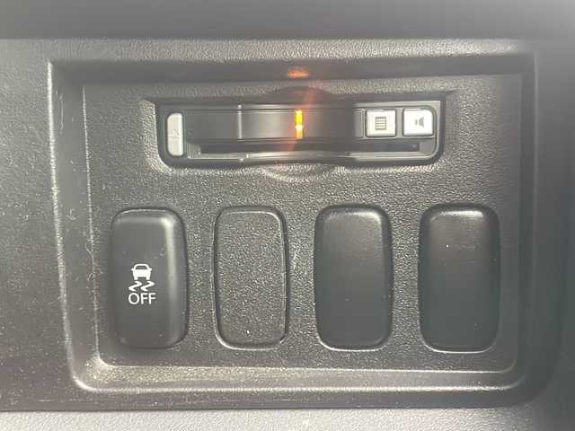 三菱 デリカＤ：５ G パワーパッケージ 福島県 2012(平24)年 10.4万km ウォームホワイトパール 社外SDナビゲーション/・KENWOOD/・フルセグTV/HDMI/BT/SD/CD/DVD/iPod/AM/FM/・SMART USEN/・バックカメラ/・ビルトインETC/D席パワーシート/両側パワースライドドア/・AUTOステップ/3列シート/・ウォークスルー/革張りステアリング/・ステアリングスイッチ/・パドルシフト/電動格納ミラー/・ウィンカーミラー/横滑り防止装置/HIDヘッドライト/・フォグランプ/・オートライト/フロアマット/ドアバイザー/純正18インチAW