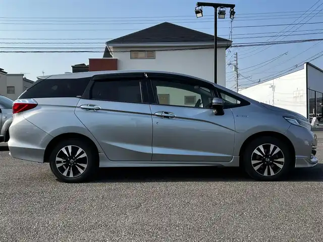 ホンダ シャトル ハイブリッド X 道央・札幌 2015(平27)年 15万km ティンテッドシルバーM ４WD/ワンオーナー/純正ディーラーOPナビ/CD/DVD/BT/フルセグ/衝突被害軽減ブレーキ/横滑り防止装置/クルーズコントロール/バックカメラ/ETC/ドライブレコーダー/アイドリングストップ/ECONモード/ワイパーデアイサー/ハーフレザーシート/革巻きステアリング/ステアリングリモコン/パドルシフト/MTモード付AT/プッシュスタート/スマートキー/HIDヘッドライト/オートライト/フォグランプ/電動格納ミラー/ヒーテッドドアミラー/ウィンカーミラー/純正フロアマット/ドアバイザー/スペアキー/純正エンジンスターター/純正AW付冬タイヤ積込/185/60/R15/2023年/山5mm