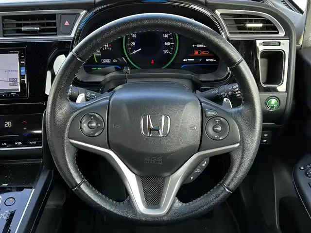 ホンダ シャトル ハイブリッド X 道央・札幌 2015(平27)年 15万km ティンテッドシルバーM ４WD/ワンオーナー/純正ディーラーOPナビ/CD/DVD/BT/フルセグ/衝突被害軽減ブレーキ/横滑り防止装置/クルーズコントロール/バックカメラ/ETC/ドライブレコーダー/アイドリングストップ/ECONモード/ワイパーデアイサー/ハーフレザーシート/革巻きステアリング/ステアリングリモコン/パドルシフト/MTモード付AT/プッシュスタート/スマートキー/HIDヘッドライト/オートライト/フォグランプ/電動格納ミラー/ヒーテッドドアミラー/ウィンカーミラー/純正フロアマット/ドアバイザー/スペアキー/純正エンジンスターター/純正AW付冬タイヤ積込/185/60/R15/2023年/山5mm