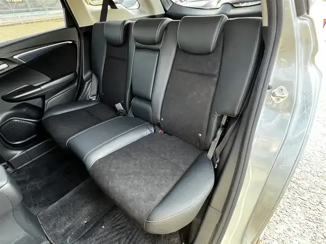 ホンダ シャトル ハイブリッド X 道央・札幌 2015(平27)年 15万km ティンテッドシルバーM ４WD/ワンオーナー/純正ディーラーOPナビ/CD/DVD/BT/フルセグ/衝突被害軽減ブレーキ/横滑り防止装置/クルーズコントロール/バックカメラ/ETC/ドライブレコーダー/アイドリングストップ/ECONモード/ワイパーデアイサー/ハーフレザーシート/革巻きステアリング/ステアリングリモコン/パドルシフト/MTモード付AT/プッシュスタート/スマートキー/HIDヘッドライト/オートライト/フォグランプ/電動格納ミラー/ヒーテッドドアミラー/ウィンカーミラー/純正フロアマット/ドアバイザー/スペアキー/純正エンジンスターター/純正AW付冬タイヤ積込/185/60/R15/2023年/山5mm