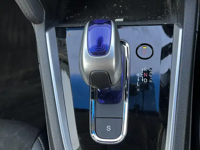 ホンダ シャトル ハイブリッド X 道央・札幌 2015(平27)年 15万km ティンテッドシルバーM ４WD/ワンオーナー/純正ディーラーOPナビ/CD/DVD/BT/フルセグ/衝突被害軽減ブレーキ/横滑り防止装置/クルーズコントロール/バックカメラ/ETC/ドライブレコーダー/アイドリングストップ/ECONモード/ワイパーデアイサー/ハーフレザーシート/革巻きステアリング/ステアリングリモコン/パドルシフト/MTモード付AT/プッシュスタート/スマートキー/HIDヘッドライト/オートライト/フォグランプ/電動格納ミラー/ヒーテッドドアミラー/ウィンカーミラー/純正フロアマット/ドアバイザー/スペアキー/純正エンジンスターター/純正AW付冬タイヤ積込/185/60/R15/2023年/山5mm