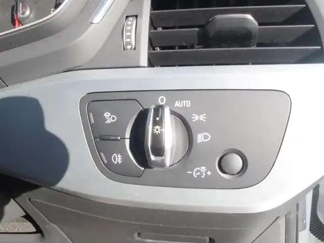 アウディ Ａ４ 2.0 TFSI クワトロ スポーツ Sライン PKG 岩手県 2016(平28)年 5.5万km グレイシアホワイトメタリック Audiプレセンス/レーンアシスト/ACC/純正MMIナビ/フルセグTV/バックカメラ/パーキングエイド/DSRC/ドラレコ/GPSレーダー/ハーフレザー/パワーシート/シートヒーター/LEDライト