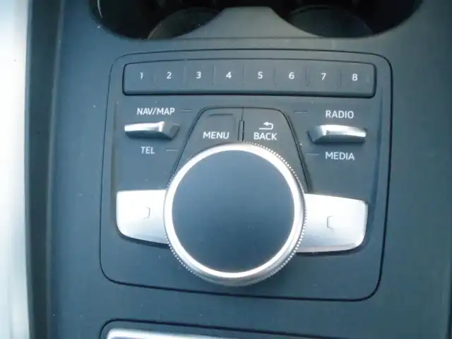 アウディ Ａ４ 2.0 TFSI クワトロ スポーツ Sライン PKG 岩手県 2016(平28)年 5.5万km グレイシアホワイトメタリック Audiプレセンス/レーンアシスト/ACC/純正MMIナビ/フルセグTV/バックカメラ/パーキングエイド/DSRC/ドラレコ/GPSレーダー/ハーフレザー/パワーシート/シートヒーター/LEDライト