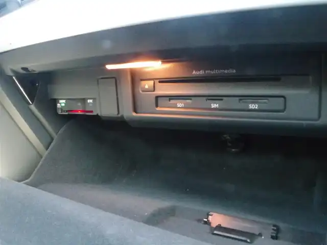 アウディ Ａ４ 2.0 TFSI クワトロ スポーツ Sライン PKG 岩手県 2016(平28)年 5.5万km グレイシアホワイトメタリック Audiプレセンス/レーンアシスト/ACC/純正MMIナビ/フルセグTV/バックカメラ/パーキングエイド/DSRC/ドラレコ/GPSレーダー/ハーフレザー/パワーシート/シートヒーター/LEDライト