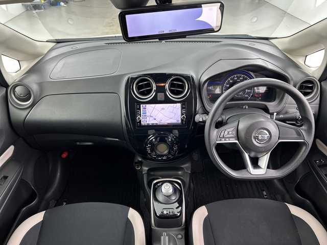 日産 ノート e－パワー X 愛知県 2017(平29)年 8.8万km ブリリアントホワイトパール 禁煙車/純正7インチナビ/（AM/FM/フルセグTV/Bluetooth/CD/DVD）/全方位カメラ/衝突軽減ブレーキ/レーンキープアシスト/コーナーセンサー/インテリジェントルームミラー/ETC/ドライブレコーダー/15インチアルミホイール/スマートキー/プッシュスタート/オートライト/LEDヘッドライト/ドアバイザー/純正フロアマット/横滑り防止機能/電動格納ミラー