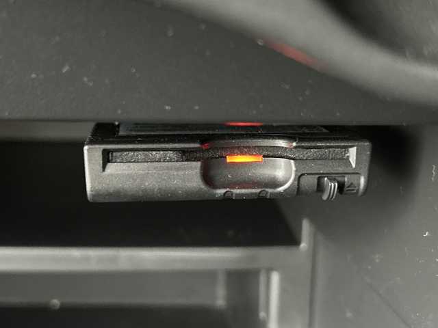 日産 ノート e－パワー X 愛知県 2017(平29)年 8.8万km ブリリアントホワイトパール 禁煙車/純正7インチナビ/（AM/FM/フルセグTV/Bluetooth/CD/DVD）/全方位カメラ/衝突軽減ブレーキ/レーンキープアシスト/コーナーセンサー/インテリジェントルームミラー/ETC/ドライブレコーダー/15インチアルミホイール/スマートキー/プッシュスタート/オートライト/LEDヘッドライト/ドアバイザー/純正フロアマット/横滑り防止機能/電動格納ミラー