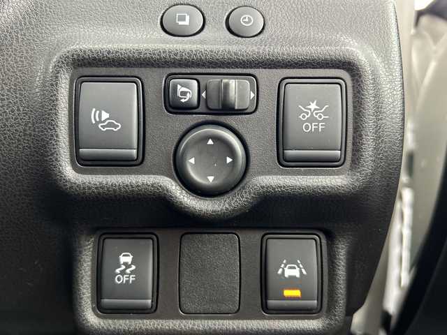 日産 ノート e－パワー X 愛知県 2017(平29)年 8.8万km ブリリアントホワイトパール 禁煙車/純正7インチナビ/（AM/FM/フルセグTV/Bluetooth/CD/DVD）/全方位カメラ/衝突軽減ブレーキ/レーンキープアシスト/コーナーセンサー/インテリジェントルームミラー/ETC/ドライブレコーダー/15インチアルミホイール/スマートキー/プッシュスタート/オートライト/LEDヘッドライト/ドアバイザー/純正フロアマット/横滑り防止機能/電動格納ミラー