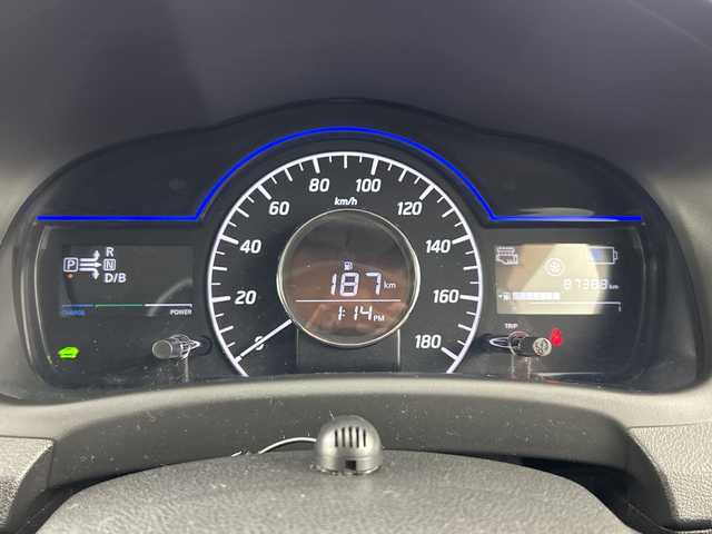 日産 ノート e－パワー X 愛知県 2017(平29)年 8.8万km ブリリアントホワイトパール 禁煙車/純正7インチナビ/（AM/FM/フルセグTV/Bluetooth/CD/DVD）/全方位カメラ/衝突軽減ブレーキ/レーンキープアシスト/コーナーセンサー/インテリジェントルームミラー/ETC/ドライブレコーダー/15インチアルミホイール/スマートキー/プッシュスタート/オートライト/LEDヘッドライト/ドアバイザー/純正フロアマット/横滑り防止機能/電動格納ミラー