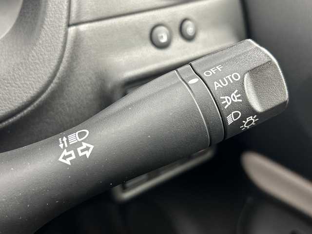 日産 ノート e－パワー X 愛知県 2017(平29)年 8.8万km ブリリアントホワイトパール 禁煙車/純正7インチナビ/（AM/FM/フルセグTV/Bluetooth/CD/DVD）/全方位カメラ/衝突軽減ブレーキ/レーンキープアシスト/コーナーセンサー/インテリジェントルームミラー/ETC/ドライブレコーダー/15インチアルミホイール/スマートキー/プッシュスタート/オートライト/LEDヘッドライト/ドアバイザー/純正フロアマット/横滑り防止機能/電動格納ミラー