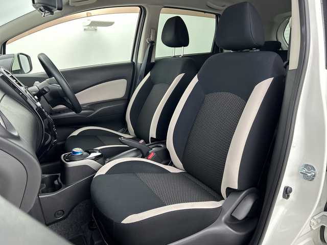 日産 ノート e－パワー X 愛知県 2017(平29)年 8.8万km ブリリアントホワイトパール 禁煙車/純正7インチナビ/（AM/FM/フルセグTV/Bluetooth/CD/DVD）/全方位カメラ/衝突軽減ブレーキ/レーンキープアシスト/コーナーセンサー/インテリジェントルームミラー/ETC/ドライブレコーダー/15インチアルミホイール/スマートキー/プッシュスタート/オートライト/LEDヘッドライト/ドアバイザー/純正フロアマット/横滑り防止機能/電動格納ミラー