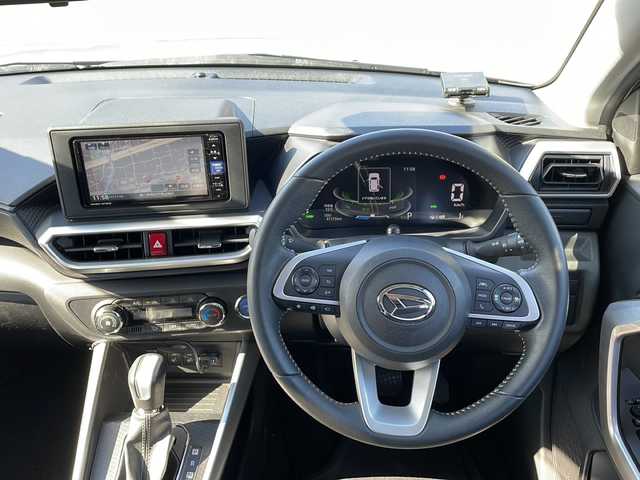 ダイハツ ロッキー プレミアム G HEV 香川県 2022(令4)年 4.2万km グレーⅡ 次世代スマートアシスト/・衝突警報機能 /・ 衝突回避支援ブレーキ機能/・ブレーキ制御付誤発進抑制機能/・車線逸脱警報機能/・車線逸脱抑制制御機能/・アダプティブクルーズコントロール (ACC)/・先行車発進お知らせ機能/・標識認識機能/・ブラインドスポットモニター/・リヤクロストラフィックアラート/純正7型メモリナビ（NMZK-W72D）/・フルセグTV/・Bluetooth接続/・AM/FM/・CD/DVD/シーケンシャルウインカー/バックカメラ/コーナーセンサー/２トーンカラー/LEDヘッドライト/LEDフォグランプ/レーダークルーズコントロール/ハーフレザーシート/前席シートヒーター/電動パーキングブレーキ/USBポート/AC100V/純正17インチアルミホイール/純正フロアマット/純正ドアバイザー/プッシュスタート/スマートキー/ステアリングリモコン/ウィンカーミラー/ISOFIX/ETC