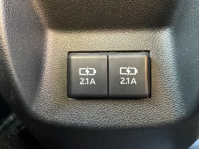 ダイハツ ロッキー プレミアム G HEV 香川県 2022(令4)年 4.2万km グレーⅡ 次世代スマートアシスト/・衝突警報機能 /・ 衝突回避支援ブレーキ機能/・ブレーキ制御付誤発進抑制機能/・車線逸脱警報機能/・車線逸脱抑制制御機能/・アダプティブクルーズコントロール (ACC)/・先行車発進お知らせ機能/・標識認識機能/・ブラインドスポットモニター/・リヤクロストラフィックアラート/純正7型メモリナビ（NMZK-W72D）/・フルセグTV/・Bluetooth接続/・AM/FM/・CD/DVD/シーケンシャルウインカー/バックカメラ/コーナーセンサー/２トーンカラー/LEDヘッドライト/LEDフォグランプ/レーダークルーズコントロール/ハーフレザーシート/前席シートヒーター/電動パーキングブレーキ/USBポート/AC100V/純正17インチアルミホイール/純正フロアマット/純正ドアバイザー/プッシュスタート/スマートキー/ステアリングリモコン/ウィンカーミラー/ISOFIX/ETC