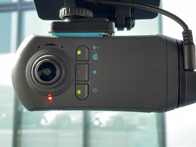 ダイハツ ロッキー プレミアム G HEV 香川県 2022(令4)年 4.2万km グレーⅡ 次世代スマートアシスト/・衝突警報機能 /・ 衝突回避支援ブレーキ機能/・ブレーキ制御付誤発進抑制機能/・車線逸脱警報機能/・車線逸脱抑制制御機能/・アダプティブクルーズコントロール (ACC)/・先行車発進お知らせ機能/・標識認識機能/・ブラインドスポットモニター/・リヤクロストラフィックアラート/純正7型メモリナビ（NMZK-W72D）/・フルセグTV/・Bluetooth接続/・AM/FM/・CD/DVD/シーケンシャルウインカー/バックカメラ/コーナーセンサー/２トーンカラー/LEDヘッドライト/LEDフォグランプ/レーダークルーズコントロール/ハーフレザーシート/前席シートヒーター/電動パーキングブレーキ/USBポート/AC100V/純正17インチアルミホイール/純正フロアマット/純正ドアバイザー/プッシュスタート/スマートキー/ステアリングリモコン/ウィンカーミラー/ISOFIX/ETC