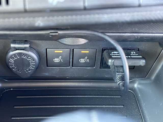 ダイハツ ロッキー プレミアム G HEV 香川県 2022(令4)年 4.2万km グレーⅡ 次世代スマートアシスト/・衝突警報機能 /・ 衝突回避支援ブレーキ機能/・ブレーキ制御付誤発進抑制機能/・車線逸脱警報機能/・車線逸脱抑制制御機能/・アダプティブクルーズコントロール (ACC)/・先行車発進お知らせ機能/・標識認識機能/・ブラインドスポットモニター/・リヤクロストラフィックアラート/純正7型メモリナビ（NMZK-W72D）/・フルセグTV/・Bluetooth接続/・AM/FM/・CD/DVD/シーケンシャルウインカー/バックカメラ/コーナーセンサー/２トーンカラー/LEDヘッドライト/LEDフォグランプ/レーダークルーズコントロール/ハーフレザーシート/前席シートヒーター/電動パーキングブレーキ/USBポート/AC100V/純正17インチアルミホイール/純正フロアマット/純正ドアバイザー/プッシュスタート/スマートキー/ステアリングリモコン/ウィンカーミラー/ISOFIX/ETC