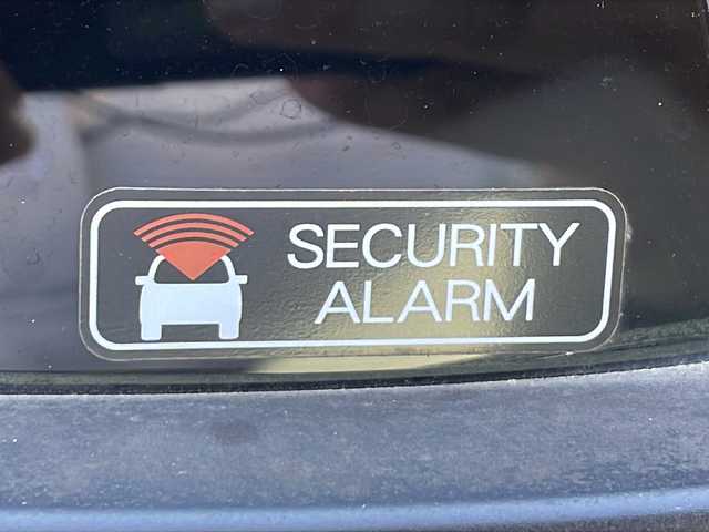 ダイハツ ロッキー プレミアム G HEV 香川県 2022(令4)年 4.2万km グレーⅡ 次世代スマートアシスト/・衝突警報機能 /・ 衝突回避支援ブレーキ機能/・ブレーキ制御付誤発進抑制機能/・車線逸脱警報機能/・車線逸脱抑制制御機能/・アダプティブクルーズコントロール (ACC)/・先行車発進お知らせ機能/・標識認識機能/・ブラインドスポットモニター/・リヤクロストラフィックアラート/純正7型メモリナビ（NMZK-W72D）/・フルセグTV/・Bluetooth接続/・AM/FM/・CD/DVD/シーケンシャルウインカー/バックカメラ/コーナーセンサー/２トーンカラー/LEDヘッドライト/LEDフォグランプ/レーダークルーズコントロール/ハーフレザーシート/前席シートヒーター/電動パーキングブレーキ/USBポート/AC100V/純正17インチアルミホイール/純正フロアマット/純正ドアバイザー/プッシュスタート/スマートキー/ステアリングリモコン/ウィンカーミラー/ISOFIX/ETC