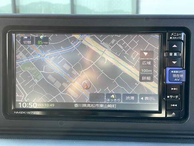 ダイハツ ロッキー プレミアム G HEV 香川県 2022(令4)年 4.2万km グレーⅡ 次世代スマートアシスト/・衝突警報機能 /・ 衝突回避支援ブレーキ機能/・ブレーキ制御付誤発進抑制機能/・車線逸脱警報機能/・車線逸脱抑制制御機能/・アダプティブクルーズコントロール (ACC)/・先行車発進お知らせ機能/・標識認識機能/・ブラインドスポットモニター/・リヤクロストラフィックアラート/純正7型メモリナビ（NMZK-W72D）/・フルセグTV/・Bluetooth接続/・AM/FM/・CD/DVD/シーケンシャルウインカー/バックカメラ/コーナーセンサー/２トーンカラー/LEDヘッドライト/LEDフォグランプ/レーダークルーズコントロール/ハーフレザーシート/前席シートヒーター/電動パーキングブレーキ/USBポート/AC100V/純正17インチアルミホイール/純正フロアマット/純正ドアバイザー/プッシュスタート/スマートキー/ステアリングリモコン/ウィンカーミラー/ISOFIX/ETC